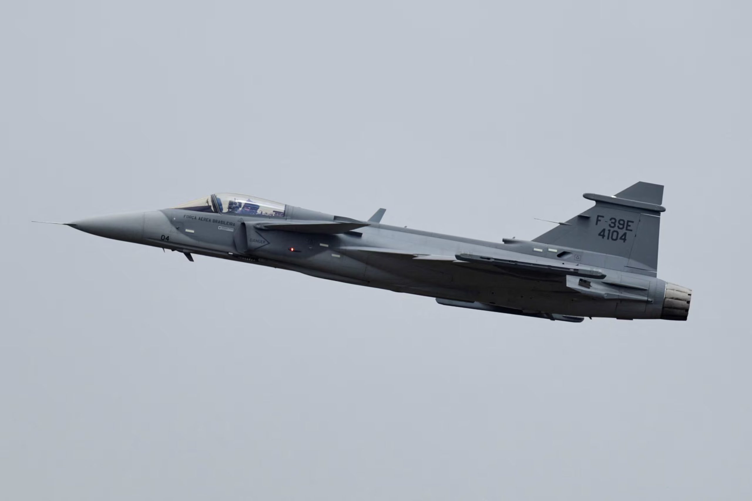 La Fuerza Aérea de Brasil evalúa la incorporación de 20 cazas Gripen adicionales con una eventual fabricación en la planta de Embraer (REUTERS/Ueslei Marcelino)