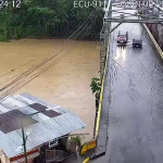 ECU911 monitorea el incremento del caudal del río Viche, en Quinindé