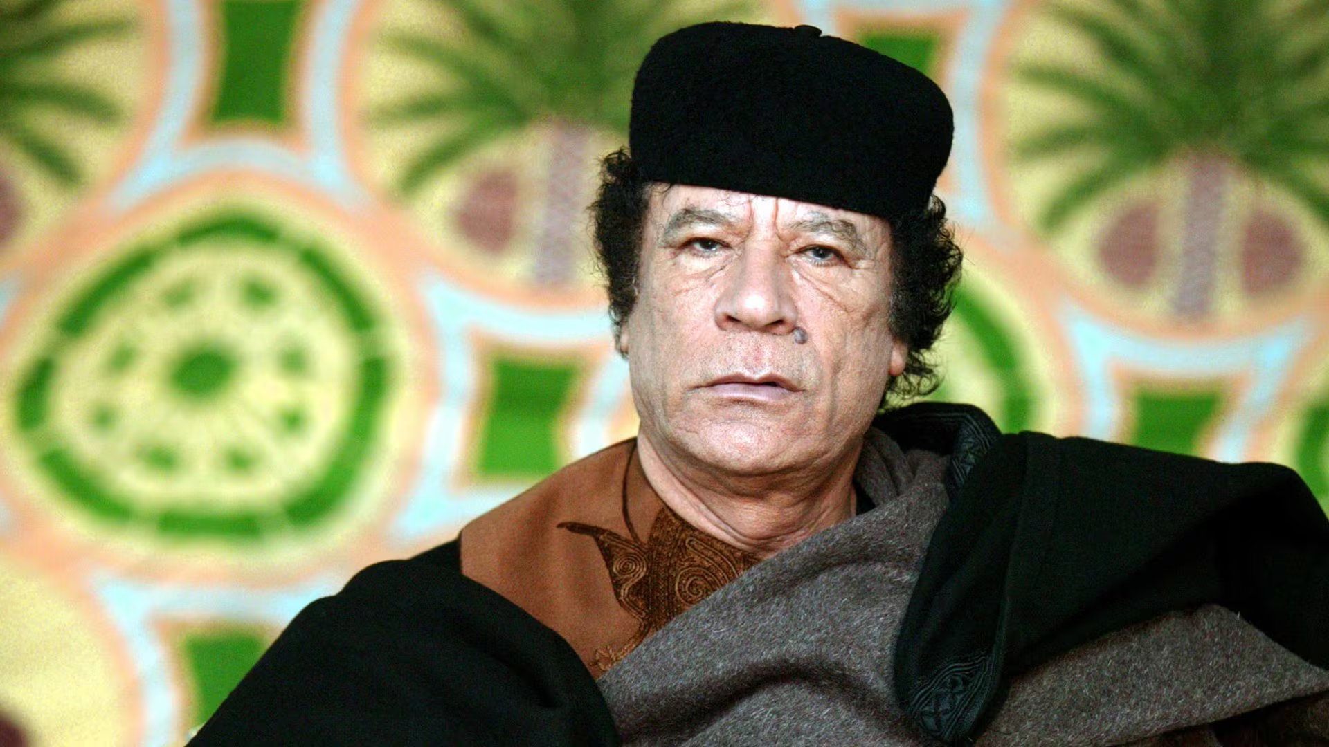 En octubre de 2011 Muamar Gadafi descartó salir del país debido a la orden de captura en su contra dictada por la Corte Penal. Murió en Libia (WireImage)