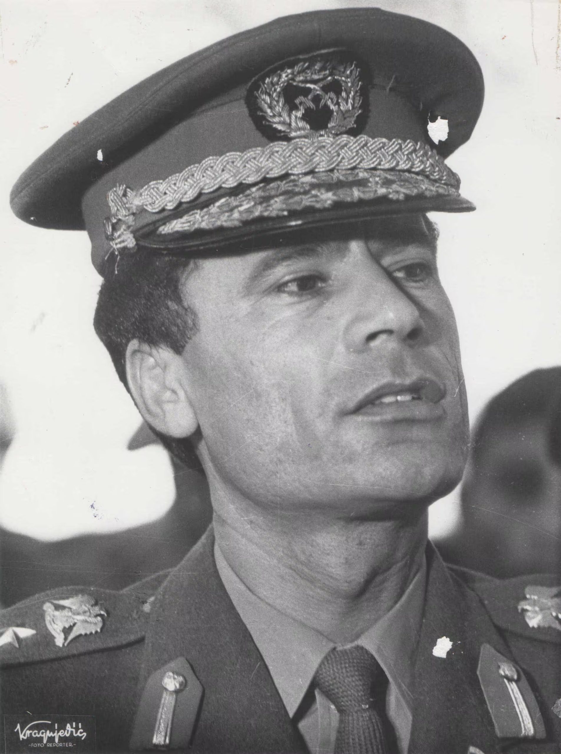 El militar Muamar Gadafi asumió el mando en Libia en 1969 tras derrocar al rey Idris I. Amnistía Internacional constató que solo una de las catorce personas requeridas por la justicia internacional por violaciones a los derechos humanos durante la dictadura de Gadafi enfrentó a la Corte Penal Internacional