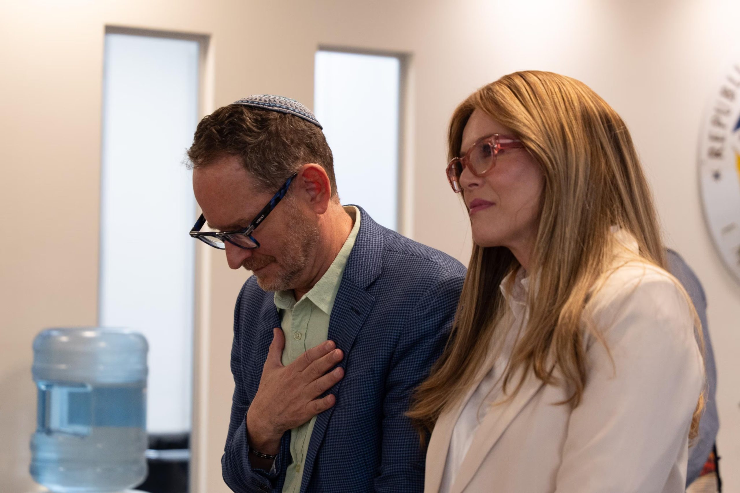 Durante la ceremonia, el canciller rindió homenaje a Ivonne Rubio, Antonio Macías y al soldado Rafael Elías, víctimas recordadas en el encuentro -crédito @CancilleriaCol/X