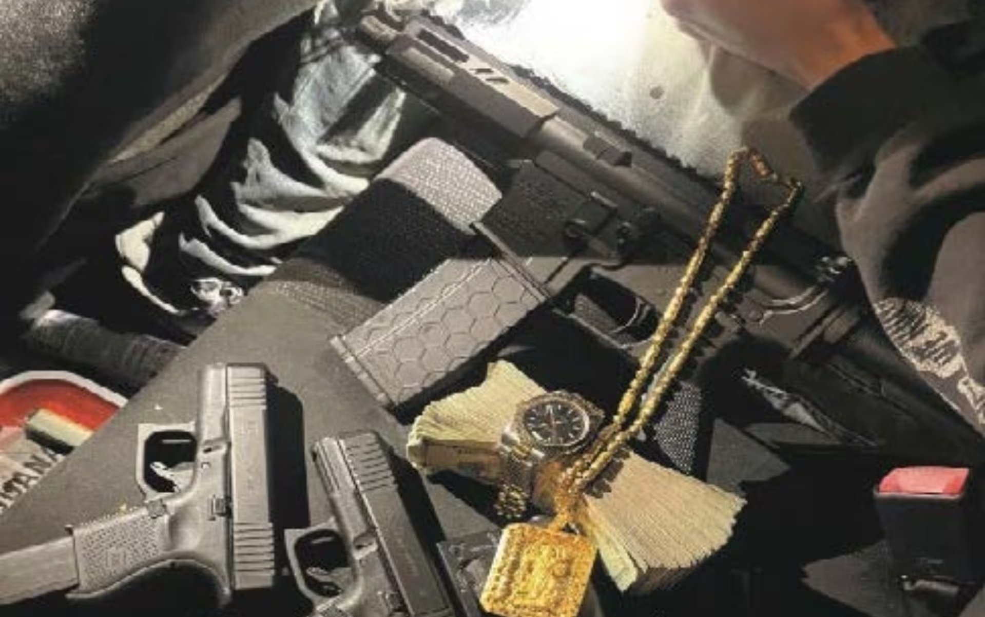 Acusaciones previas del Departamento de Justicia de EEUU habrían revelado el papel de diversos jóvenes en redes de tráfico de armas. (Imagen ilustrativa). Crédito: DOJ
