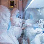 Rusia y OMS investigan posible caso de peste neumónica tras muerte de laboratorista