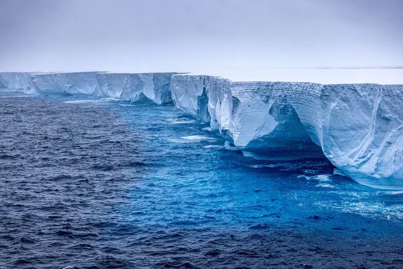La aparición de polinias de mar abierto altera los ciclos biogeoquímicos y el intercambio térmico con la atmósfera. (Rob Suisted - http://naturespic.com/via REUTERS)