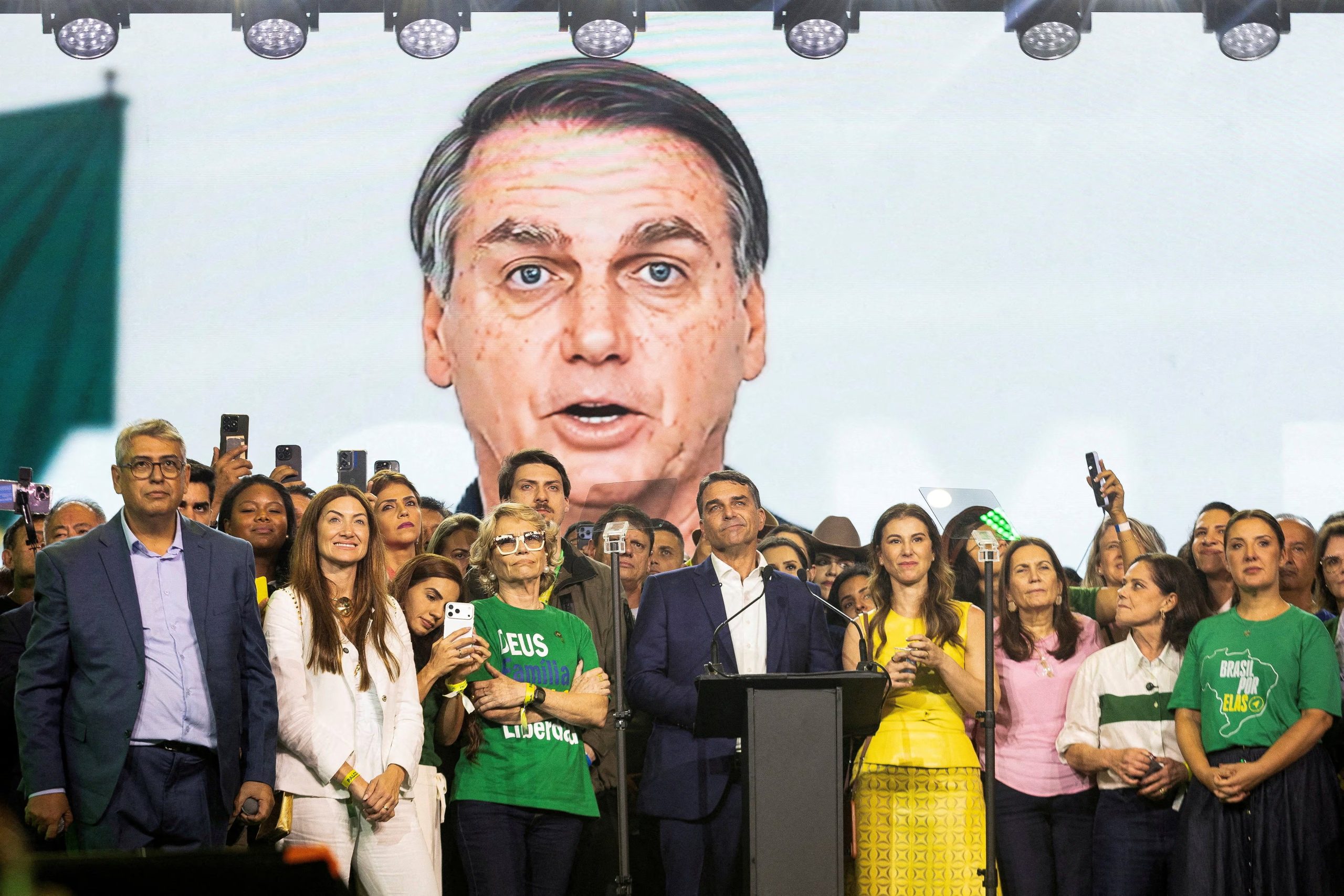 Jair Bolsonaro estuvo presente en toda la campaña de su hijo, Flavio 