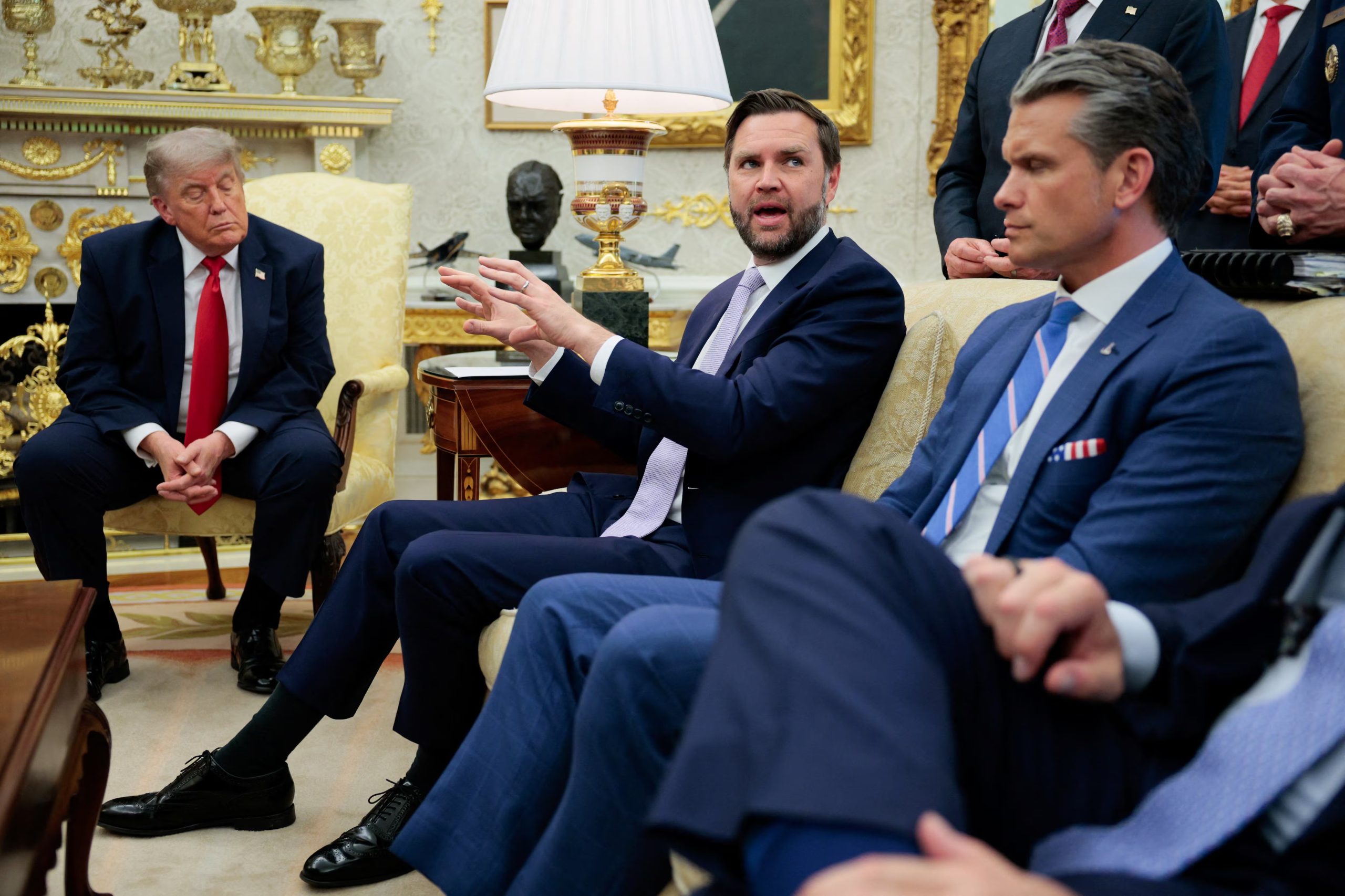 La nueva fuerza de tarea sobre IA de la Casa Blanca, estará integrada por figuras como el vicepresidente JD Vance y el secretario de Defensa Pete Hegseth (REUTERS/Evan Vucci)