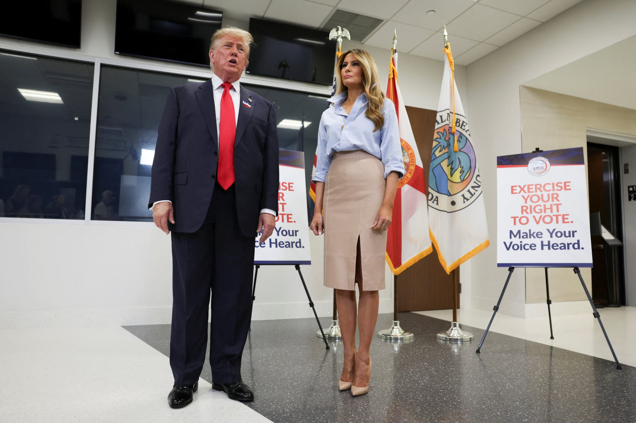 Trump votó junto a su esposa Melania, en West Palm Beach, Florida (REUTERS/Umit Bektas)