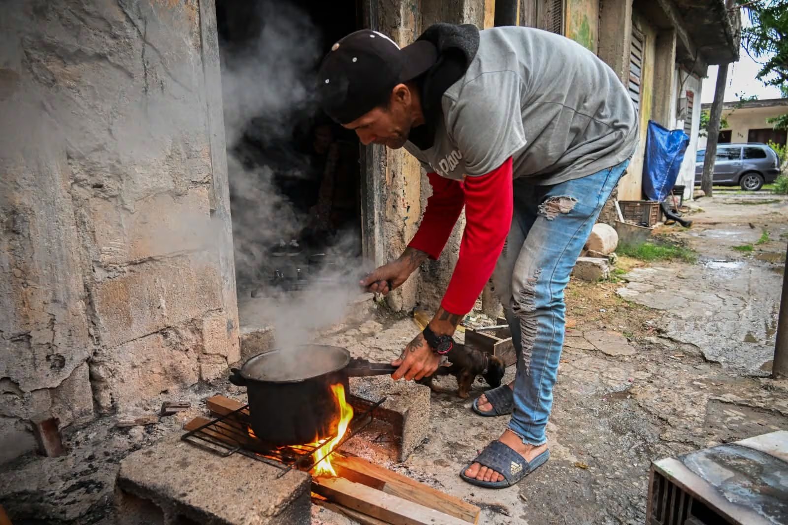 Cocinando en la calle - Familias cubanas sin gas licuado, Cuba (Infobae Cuba/ Cortesia Food monitor program)