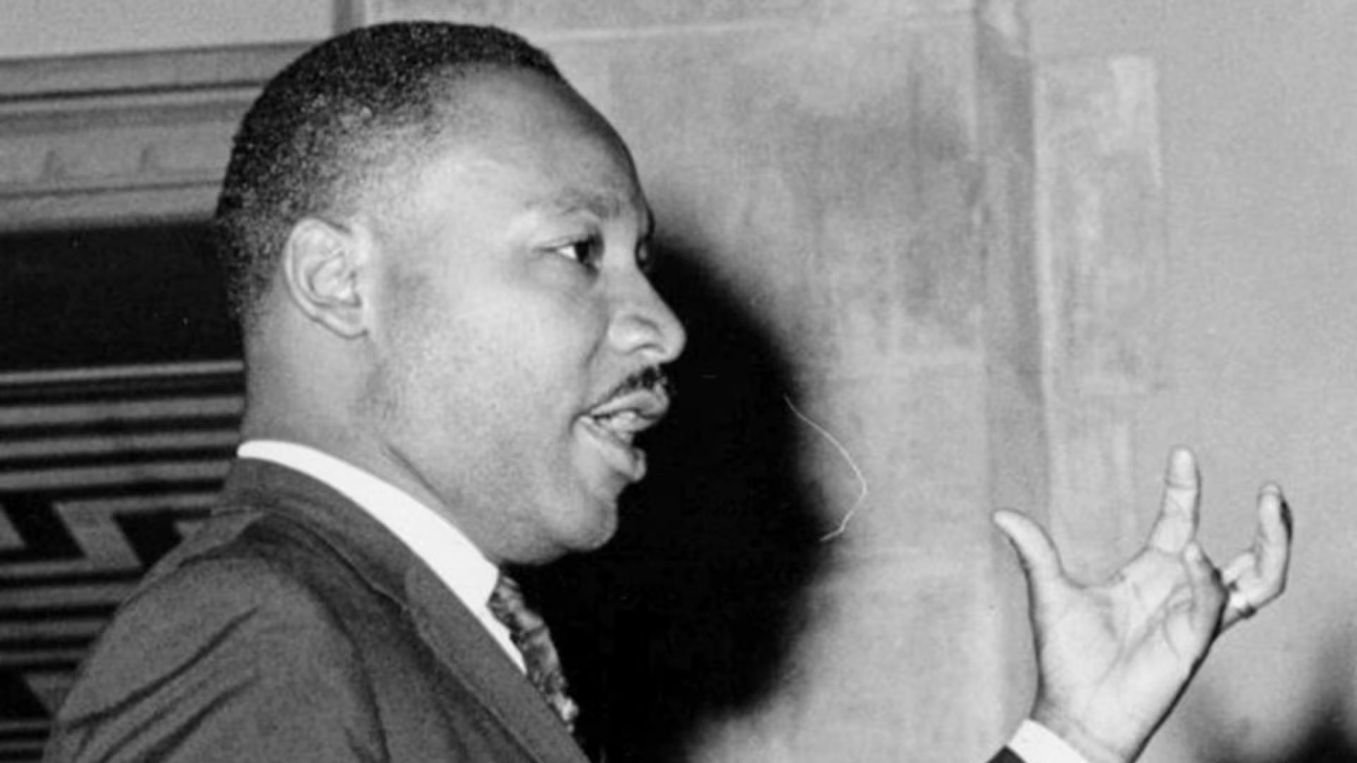 King creció en una familia profundamente vinculada con la Iglesia bautista. Su padre, Martin Luther King Sr., era pastor de la iglesia Ebenezer