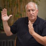 Padre de soldada israelí exige que Netanyahu rinda cuentas tras masacre del 7-O