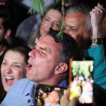 Real brasileño sube 4,5% tras triunfo de Bolsonaro en primera vuelta
