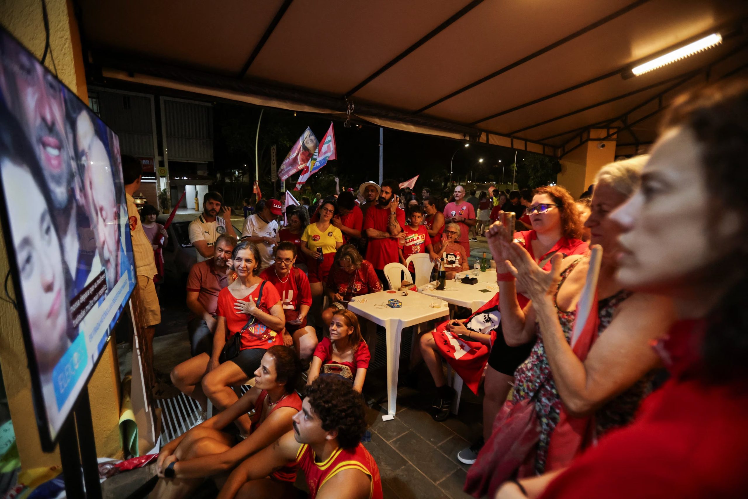 Seguidores del Partido de los Trabajadores en Brasil (REUTERS/Mateus Bonomi)