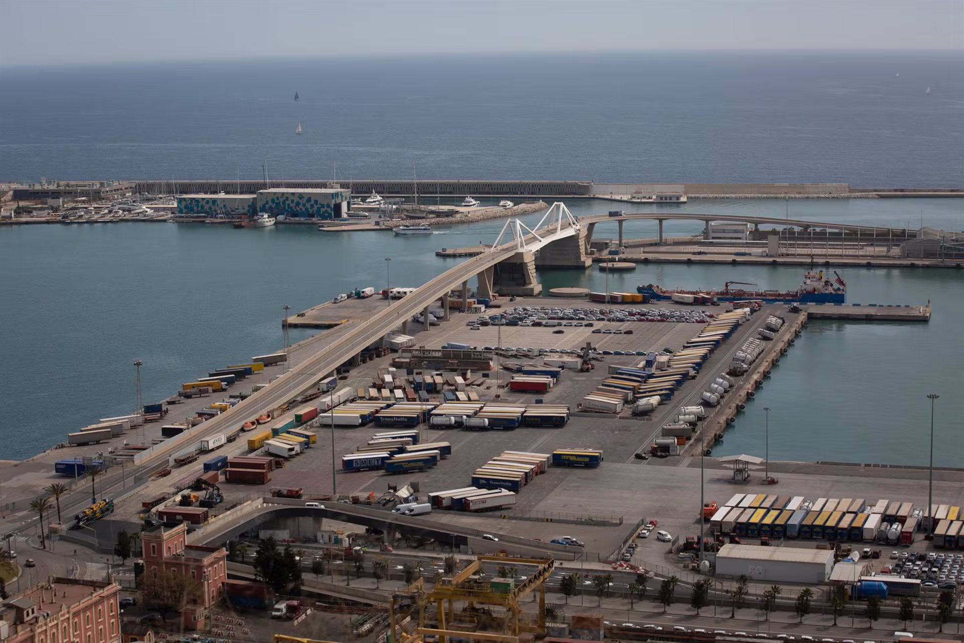Vista general del muelle de descarga del Puerto de Barcelona, en Cataluña (España). (David Zorrakino - Europa Press)
