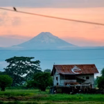 El Chimborazo se dejó ver desde Guayas y regaló una postal al amanecer tras la intensa lluvia