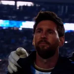 Las lágrimas de Lionel Scaloni y Lionel Messi durante el último himno del 10