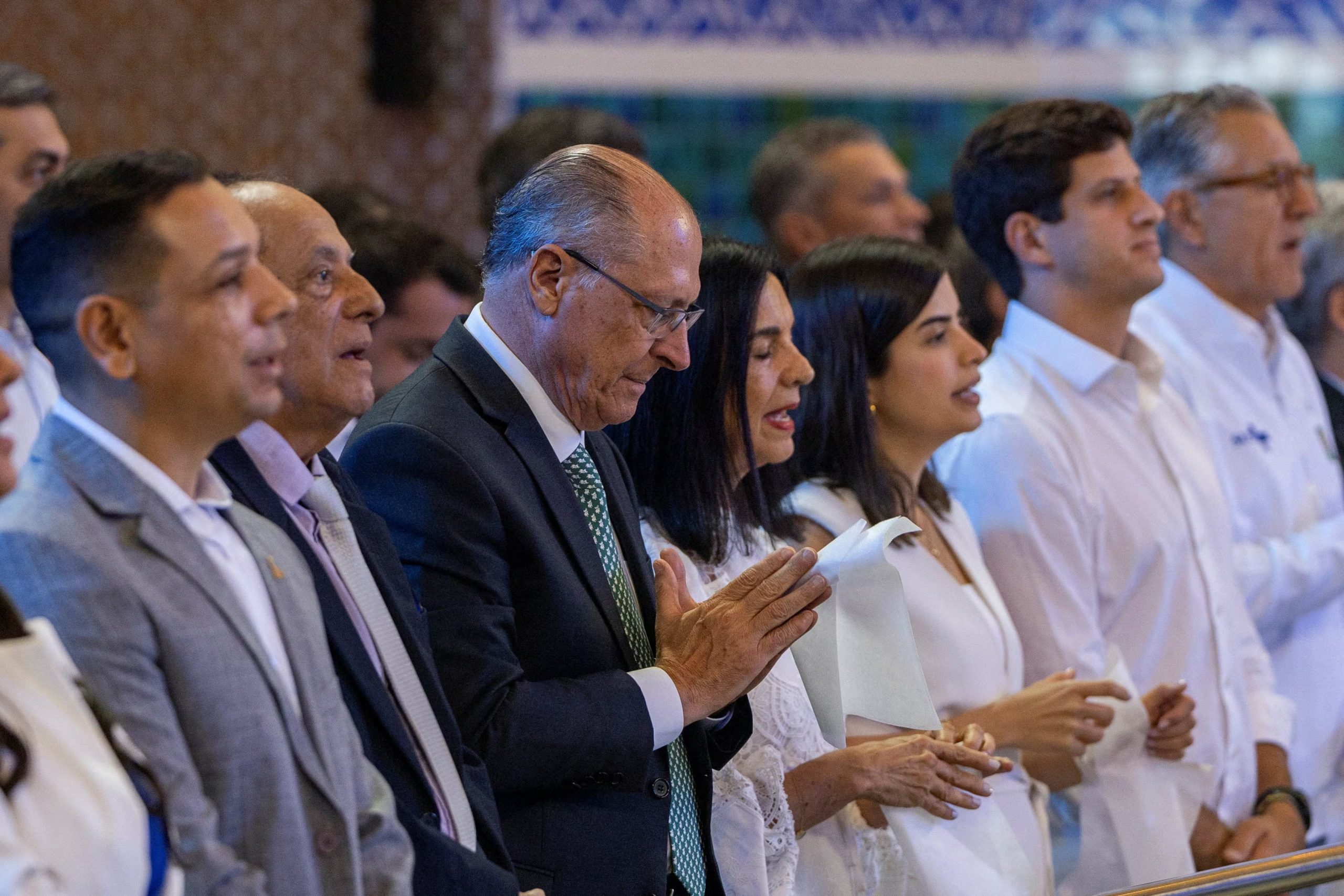Geraldo Alckmin participó en la misa del santuario mientras Lula da Silva y Flávio Bolsonaro asistieron a ceremonias religiosas por separado. (REUTERS/Roosevelt Cassio)