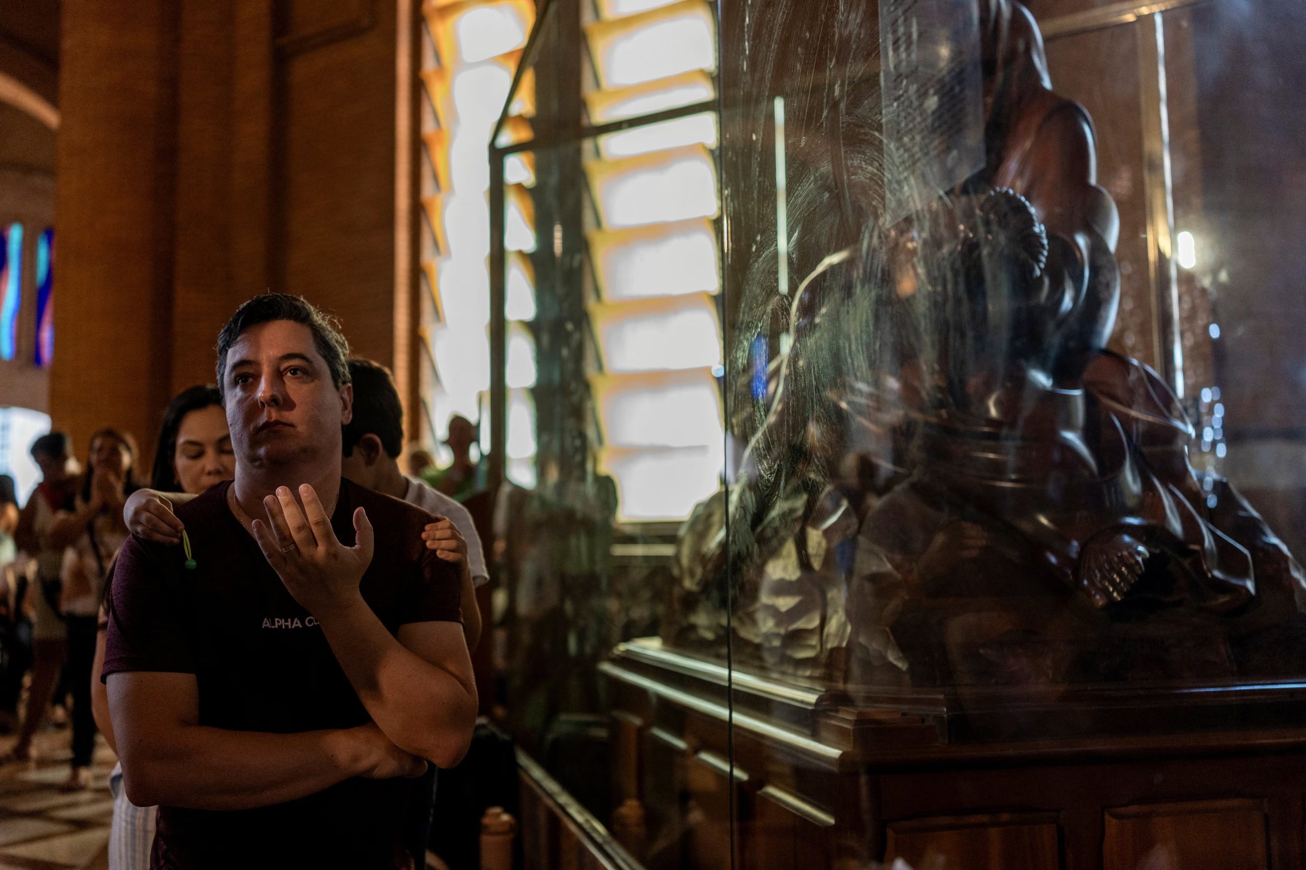 Miles de peregrinos llegaron a la basílica de Nossa Senhora Aparecida en el marco de la contienda electoral entre Luiz Inácio Lula da Silva y Flávio Bolsonaro por el voto católico. (REUTERS/Roosevelt Cassio)