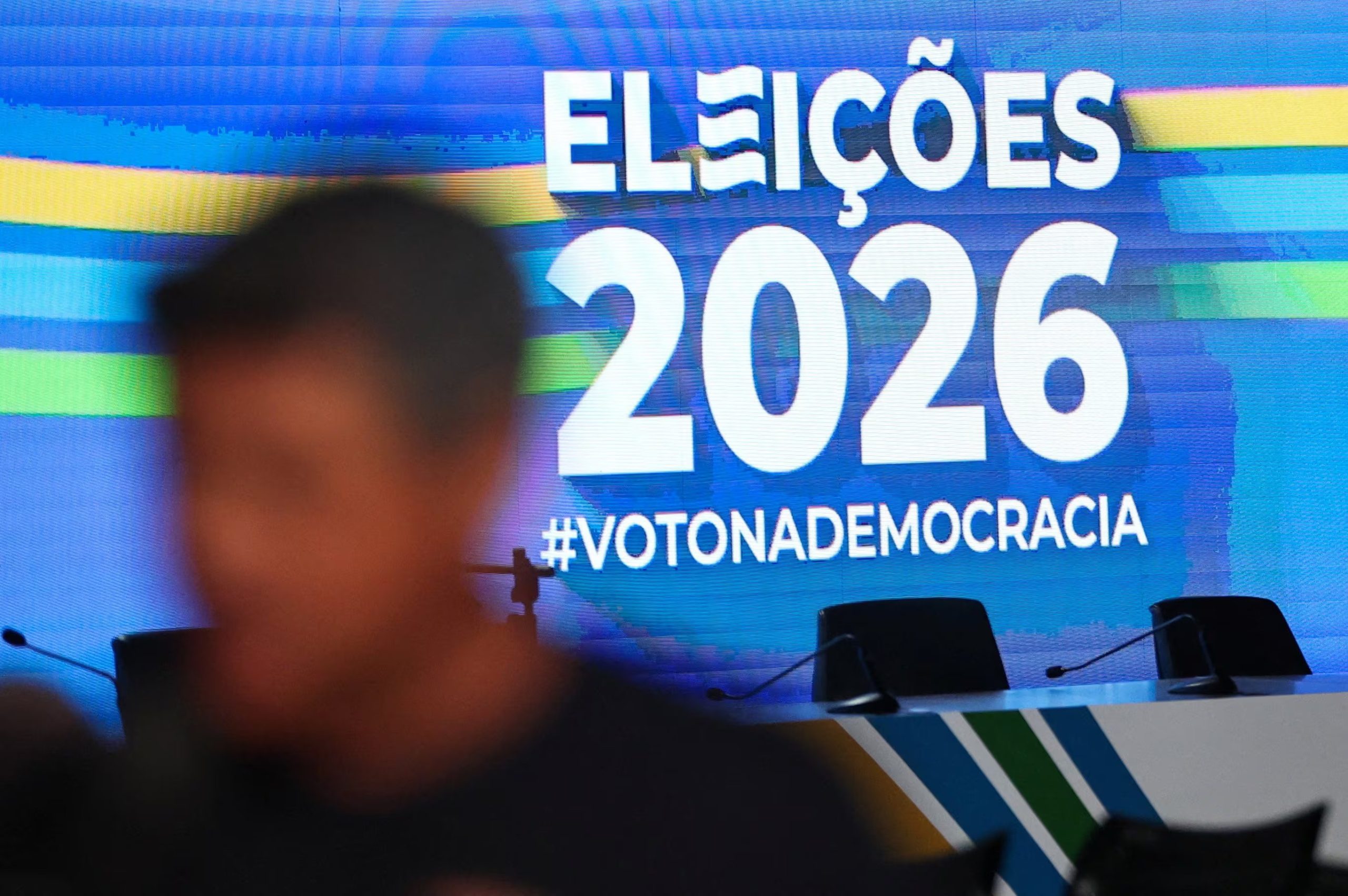 La división política se hizo visible en la primera ronda, cuando muchos electores acudieron a votar con gorras y camisetas rojas, vinculadas al partido de Lula, o con los colores verde y amarillo de la bandera brasileña, adoptados por el movimiento de Bolsonaro (REUTERS)