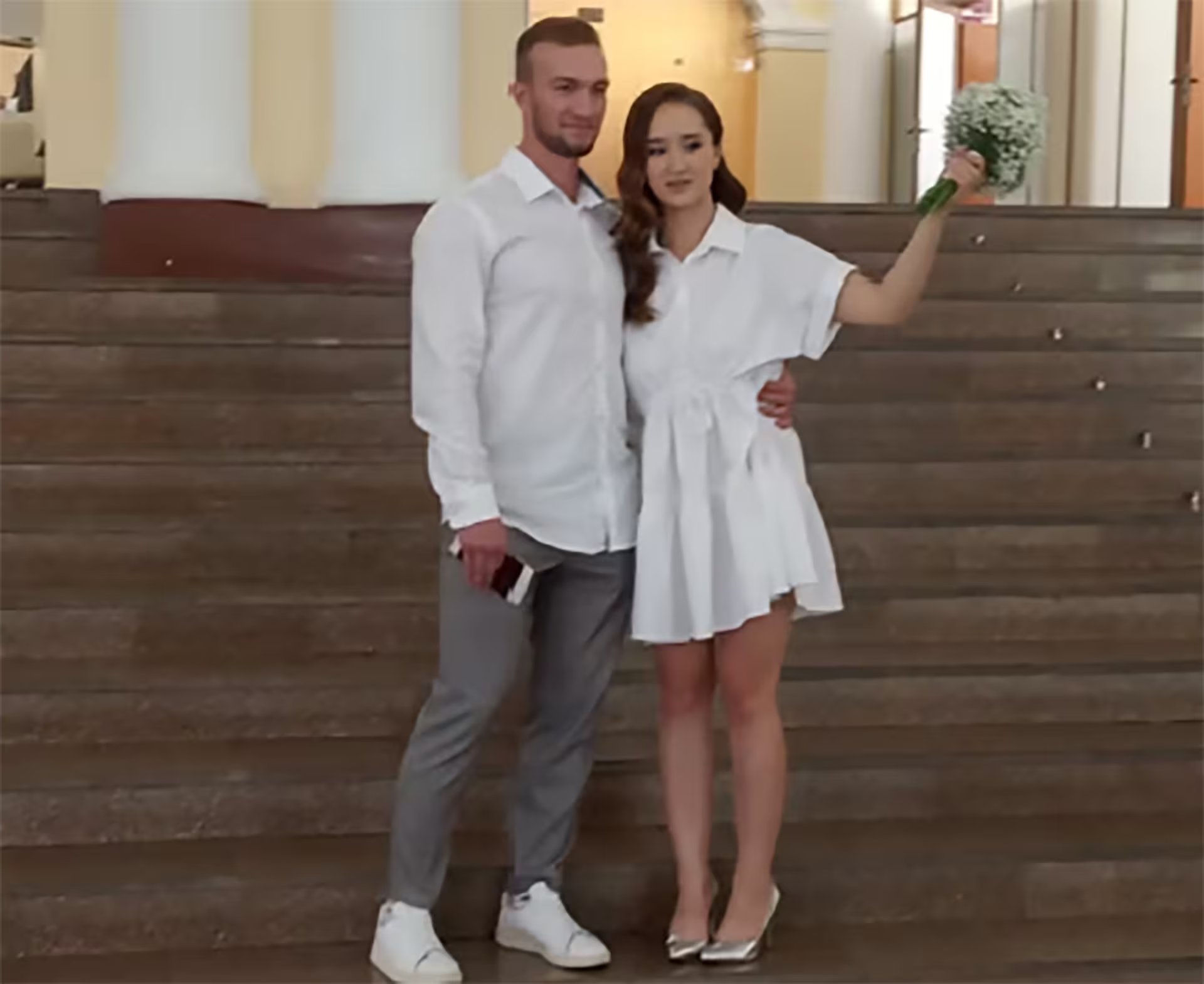 Stupnikov y su esposa, Liza, en su boda en 2021