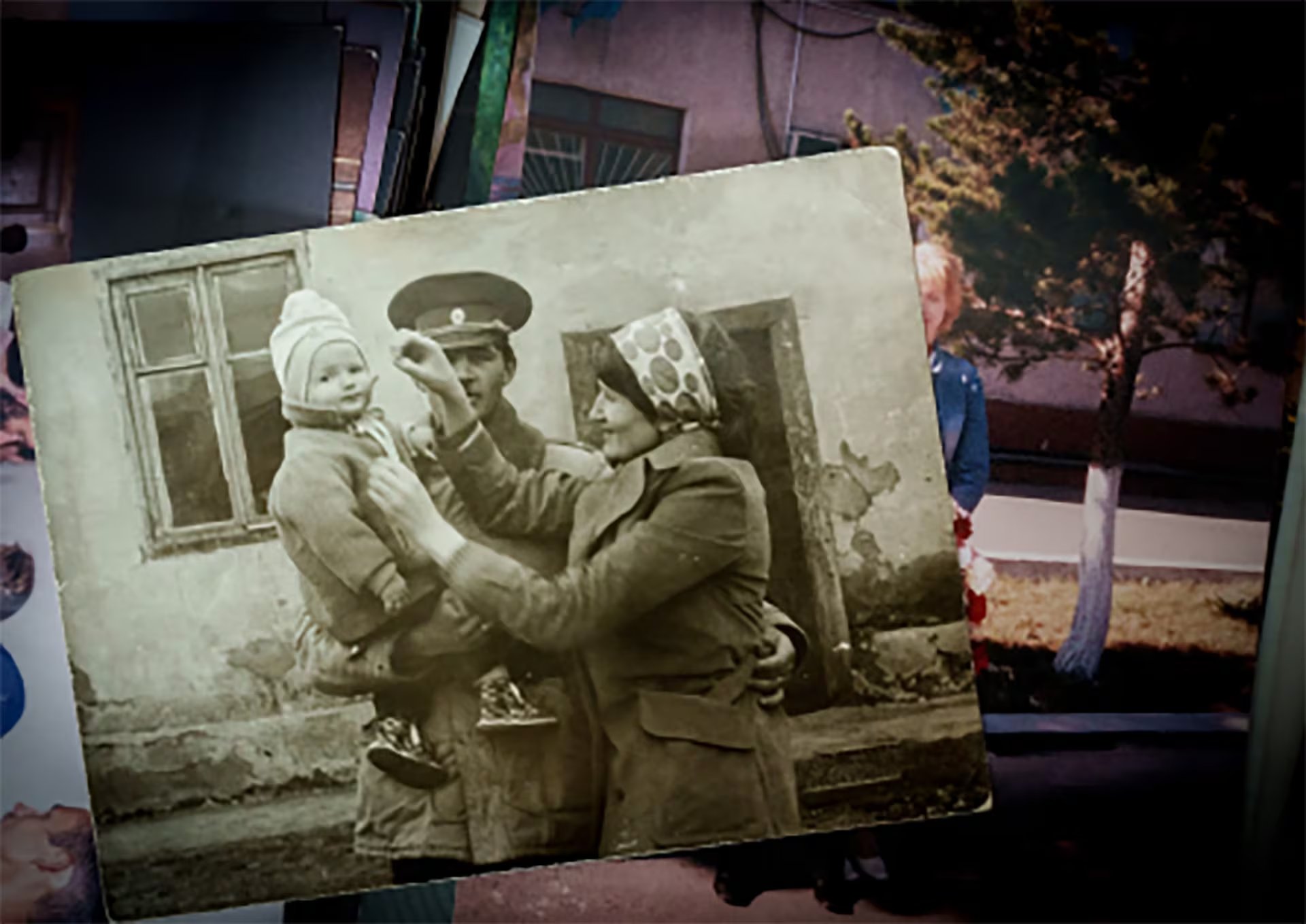 Una fotografía de 1978 que muestra a Tatiana de niña junto a sus padres en Georgia —por aquel entonces parte de la Unión Soviética—, donde su padre prestaba servicio militar