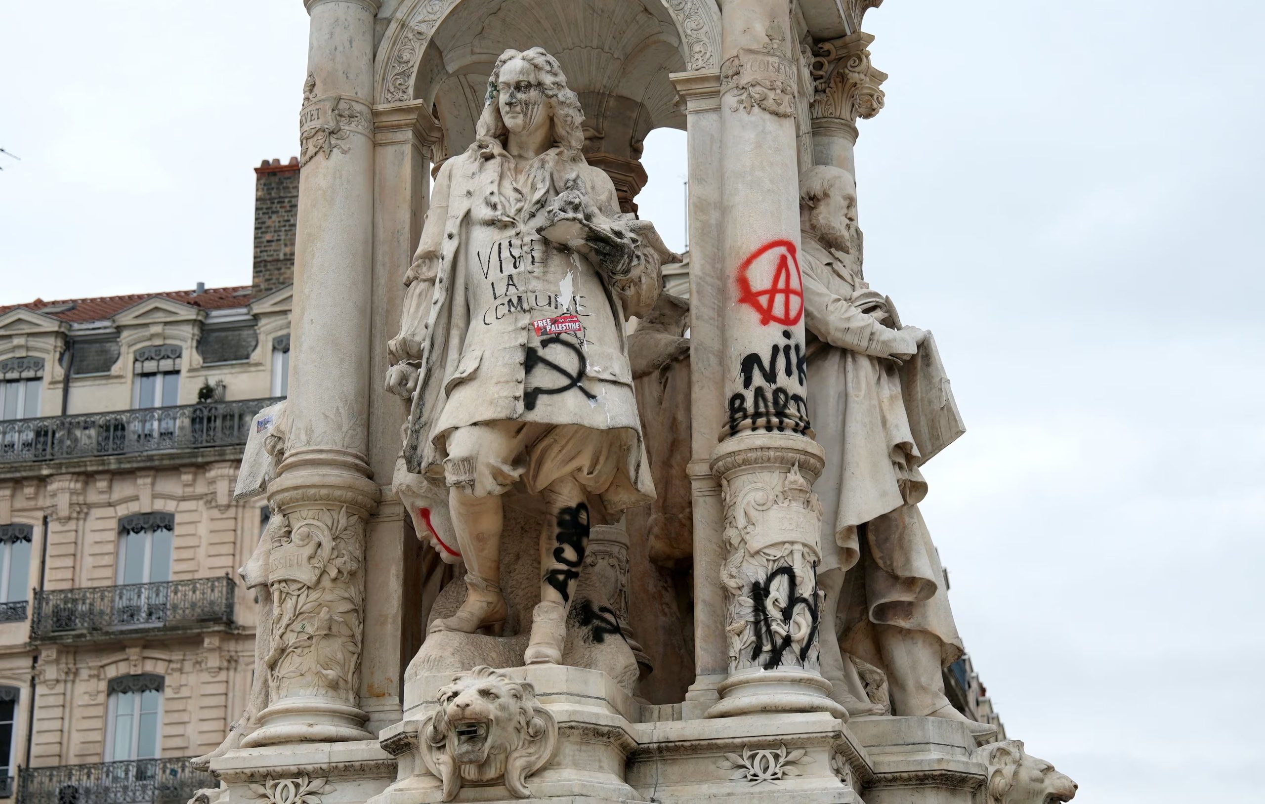 Los disturbios abrieron cruces entre el oficialismo y los dirigentes de la oposición a seis meses de las elecciones presidenciales. (REUTERS/Cecile Mantovani)