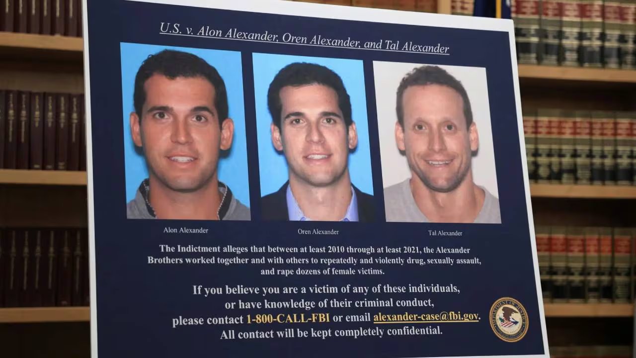 Los hermanos Alexander enfrentan cerca de dos docenas de demandas civiles por violación y agresión sexual en procesos paralelos (Reuters)