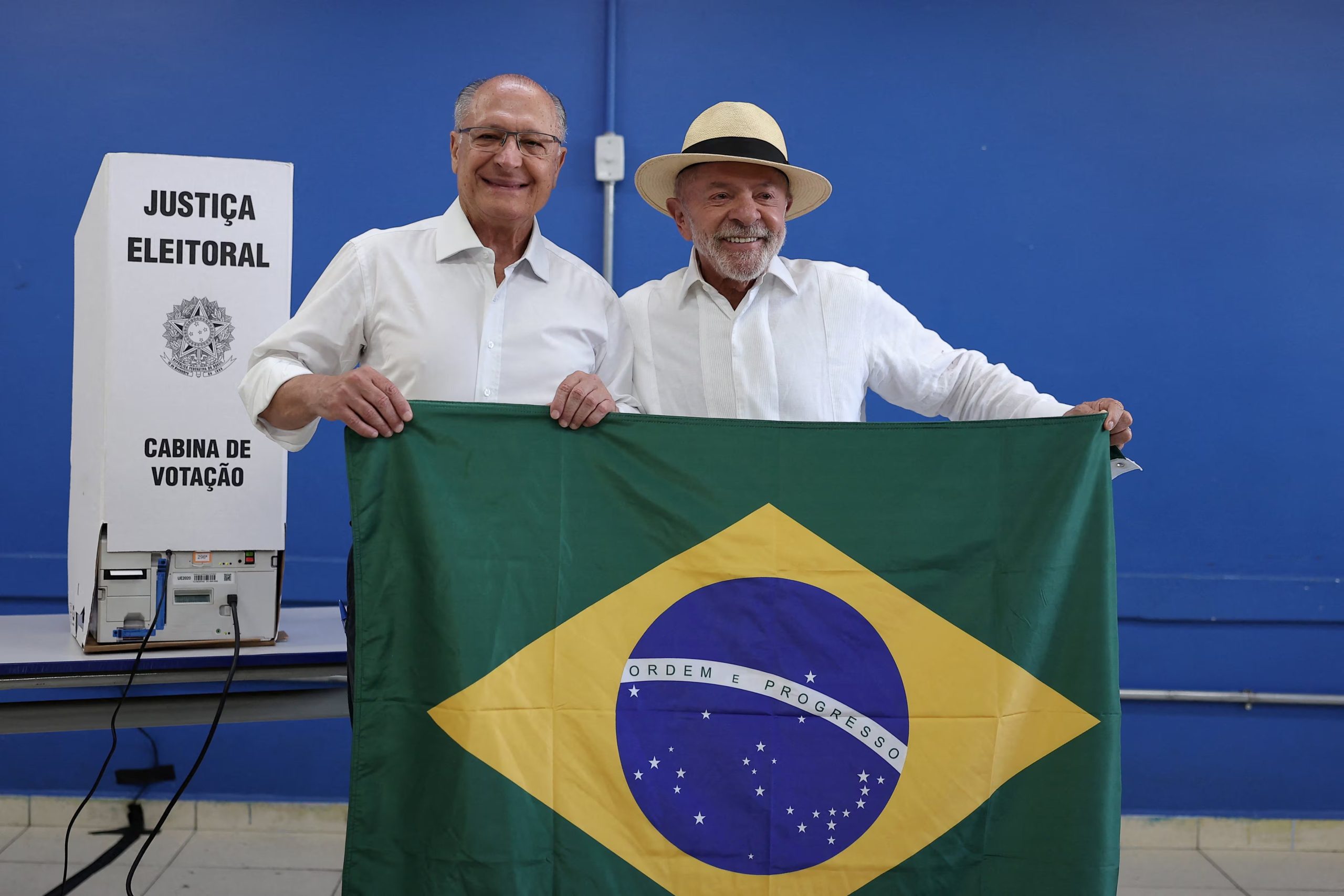 Lula votó acompañado por su vicepresidente, Geraldo Alckmin (REUTERS/Amanda Perobelli)