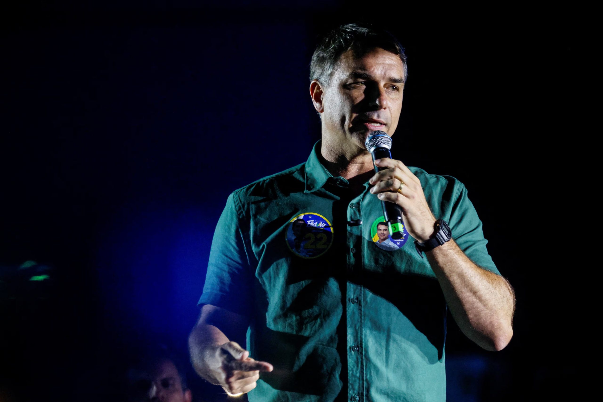 Flávio Bolsonaro promete endurecer las medidas contra el crimen organizado en Brasil (REUTERS/Brian Snyder)