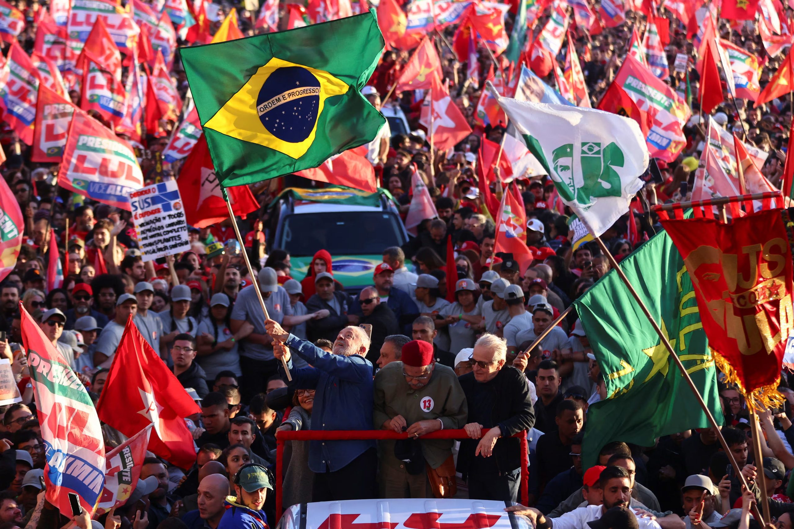 Lula busca ser el primer presidente en alcanzar su cuarto mandato en Brasil (REUTERS/Diego Vara)