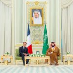 Macron y Bin Salmán pactan combustible extra en reunión en Riad