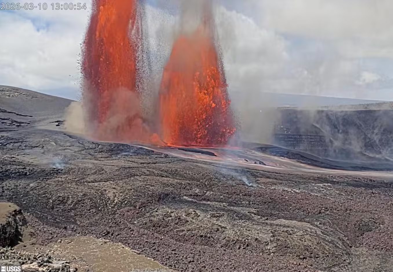 Una intrusión subterránea de magma avanzó bajo el cráter Halemaʻumaʻu sin producir una nueva salida de lava en la superficie. (USGS vía AP)