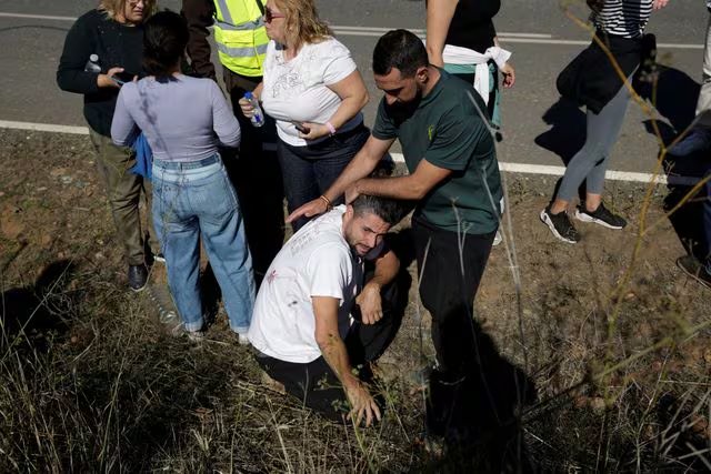 El choque entre un AVE de Renfe y un tren Iryo en la línea Madrid-Sevilla, con 544 personas a bordo, paralizó el país, llevó al presidente Pedro Sánchez a cancelar su agenda y desencadenó luto oficial en tres comunidades autónomas. REUTERS/Violeta Santos Moura