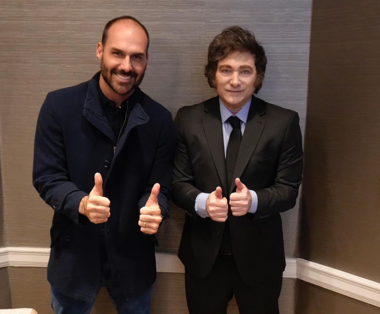 El presidente Javier Milei y el diputado Eduardo Bolsonaro: es probable que se encuentren en Washington durante la gira presidencial