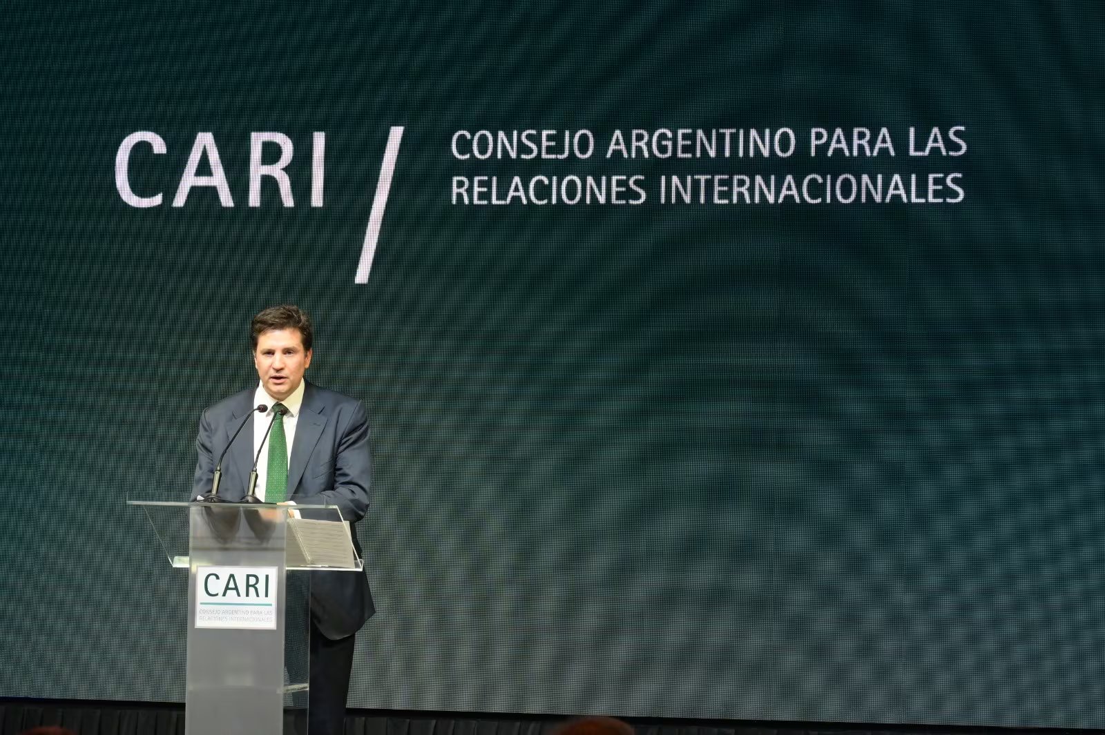 El presidente del CARI, Francisco de Santibañes