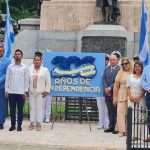 Guayaquil conmemora su independencia con ofrendas florales y honores cívicos en el parque Centenario