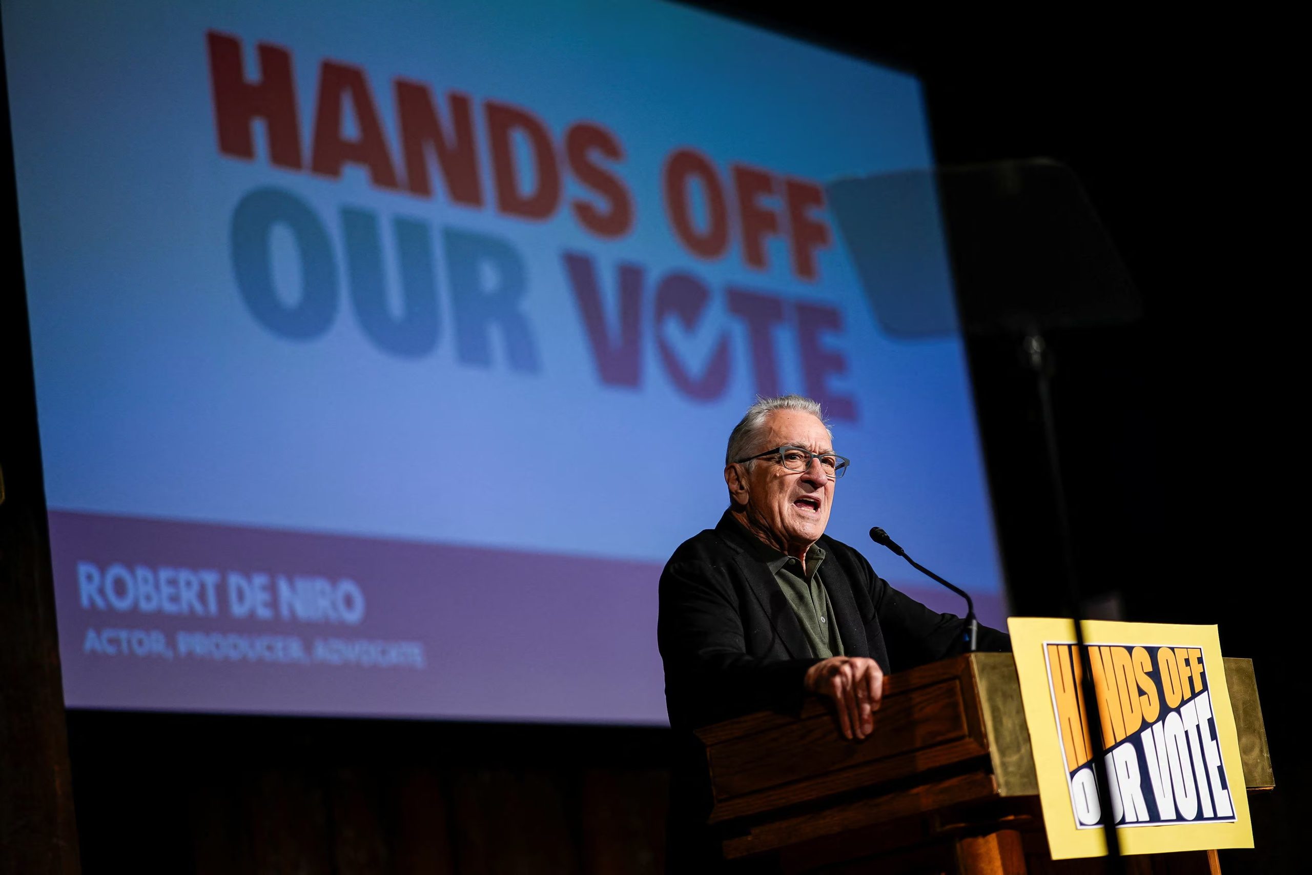 Robert De Niro y Mark Ruffalo instaron a la ciudadanía a defender el voto popular de cara a las elecciones legislativas de medio mandato. (REUTERS/Eduardo Munoz)