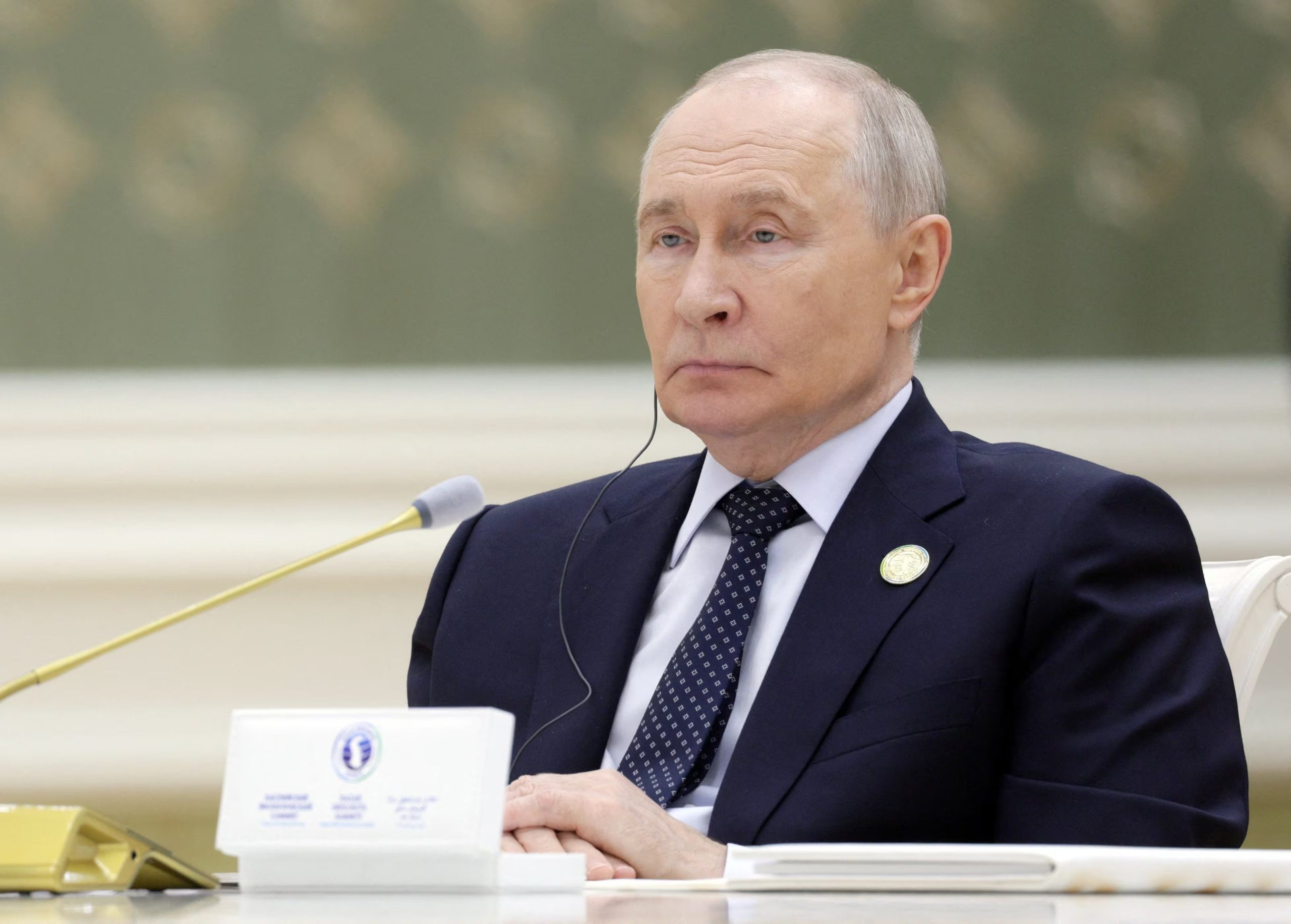 Moscú aclara que busca un acuerdo definitivo de paz y no confirma la medida informada por Washington, mientras las fuerzas ucranianas denuncian nuevos bombardeos rusos contra sus plantas de energía en Kharkiv. (REUTERS/ARCHIVO)