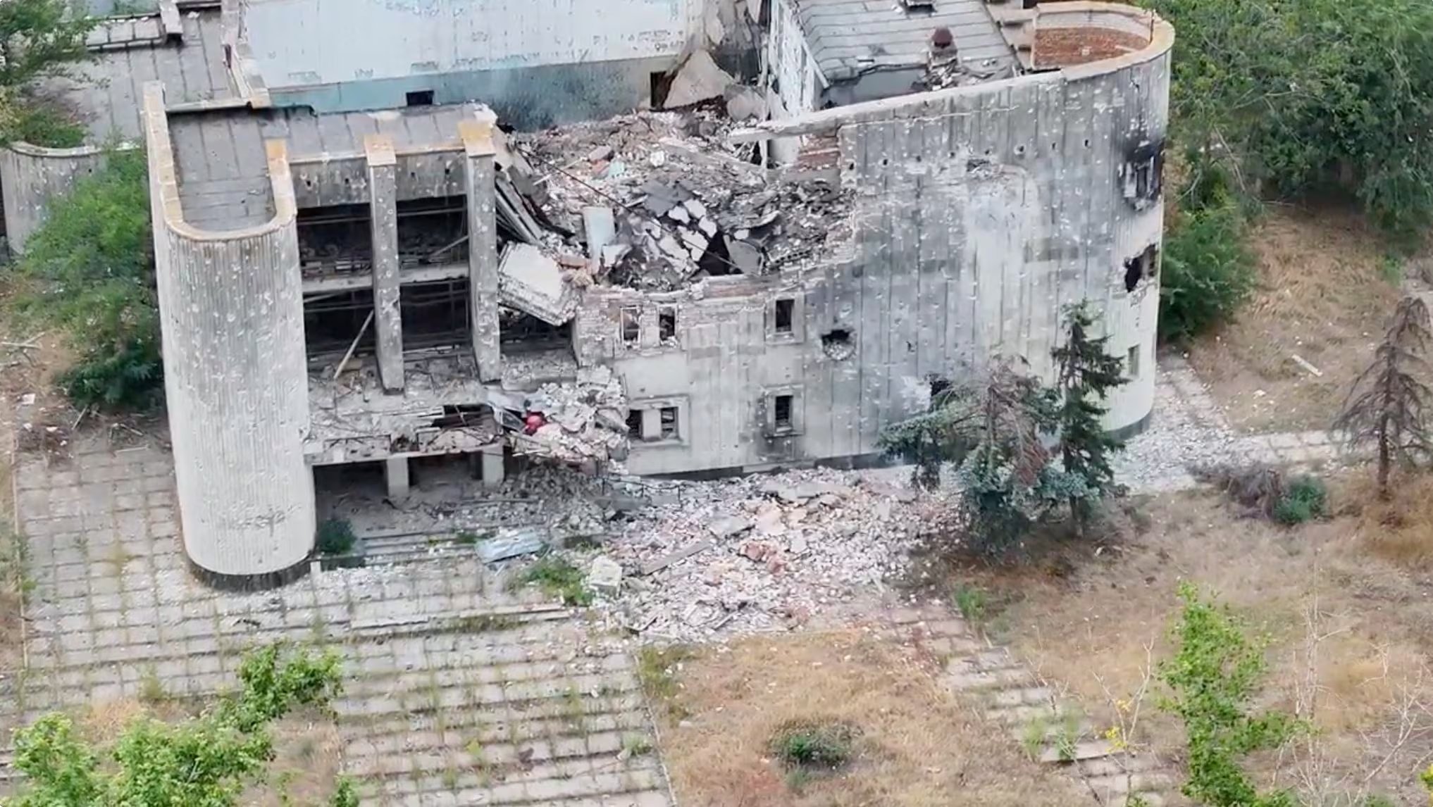 Imagen de un dron muestra un edificio destruido en Oleshky, en la región de Jersón, controlada por Rusia. (Reuters)