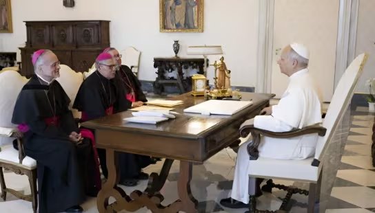 Papa León XIV recibió a los obispos nicaragüenses desterrados Carlos Herrera, presidente de la Conferencia Episcopal de Nicaragua; al obispo auxiliar de Managua Silvio José Báez e Isidoro Mora, obispo de la Diócesis de Siuna en agosto de 2025. (Foto: Vatican Media)