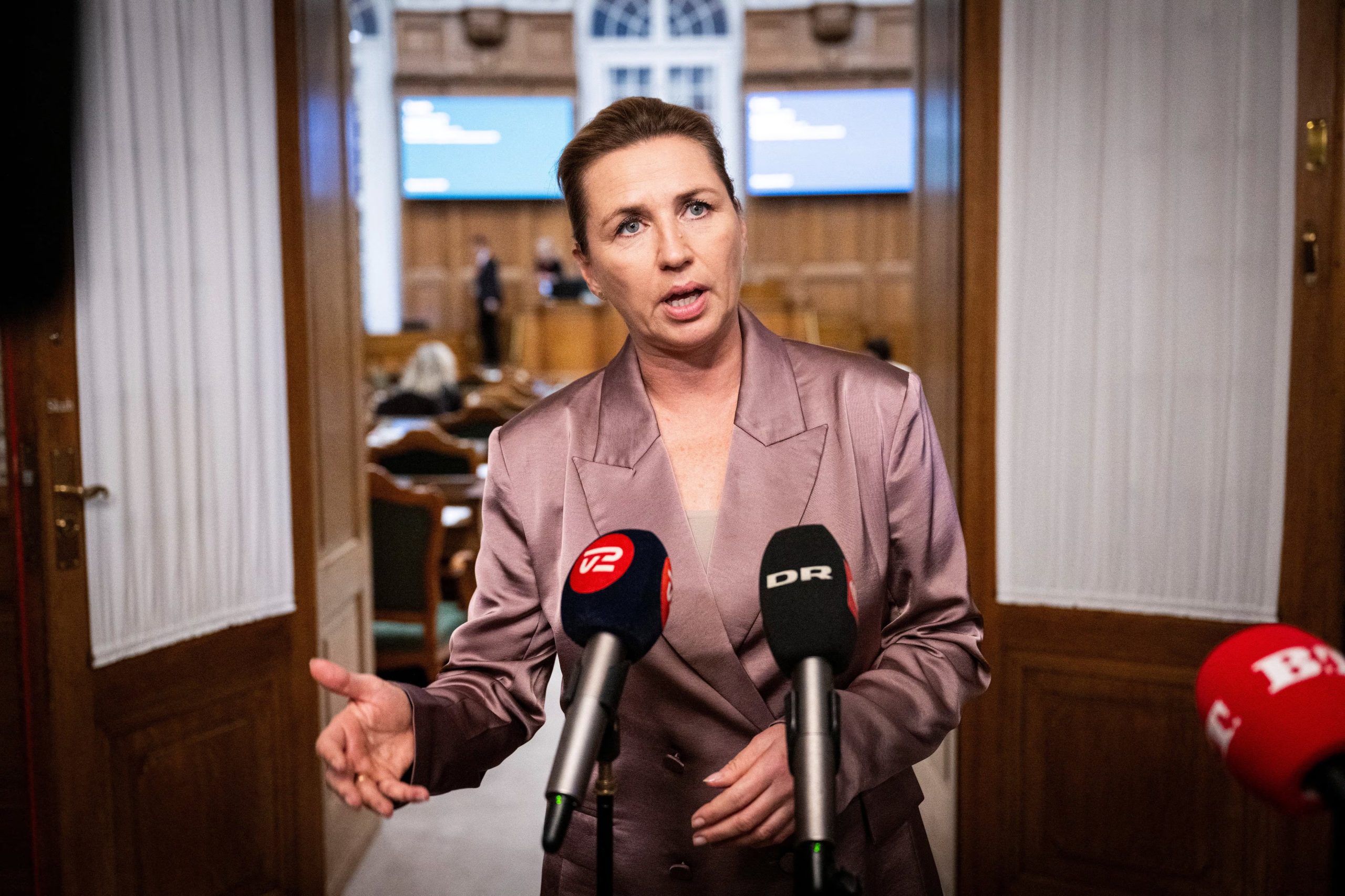 La primera ministra de Dinamarca, Mette Frederiksen, expresó su malestar durante la reunión de líderes (REUTERS)