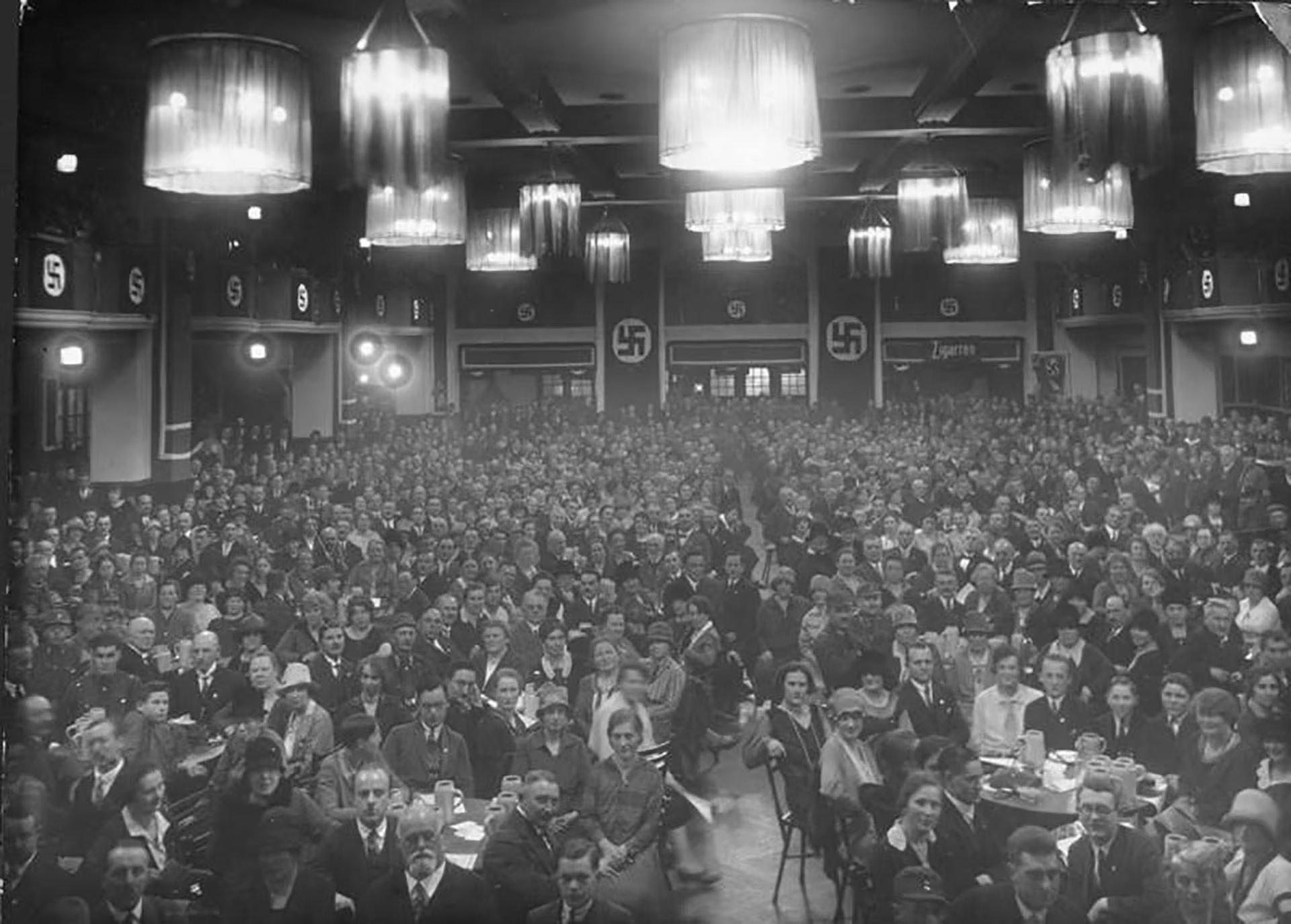 El Partido Obrero Alemán nombró a Hitler encargado de propaganda tras su intervención en la cervecería Hofbräukeller