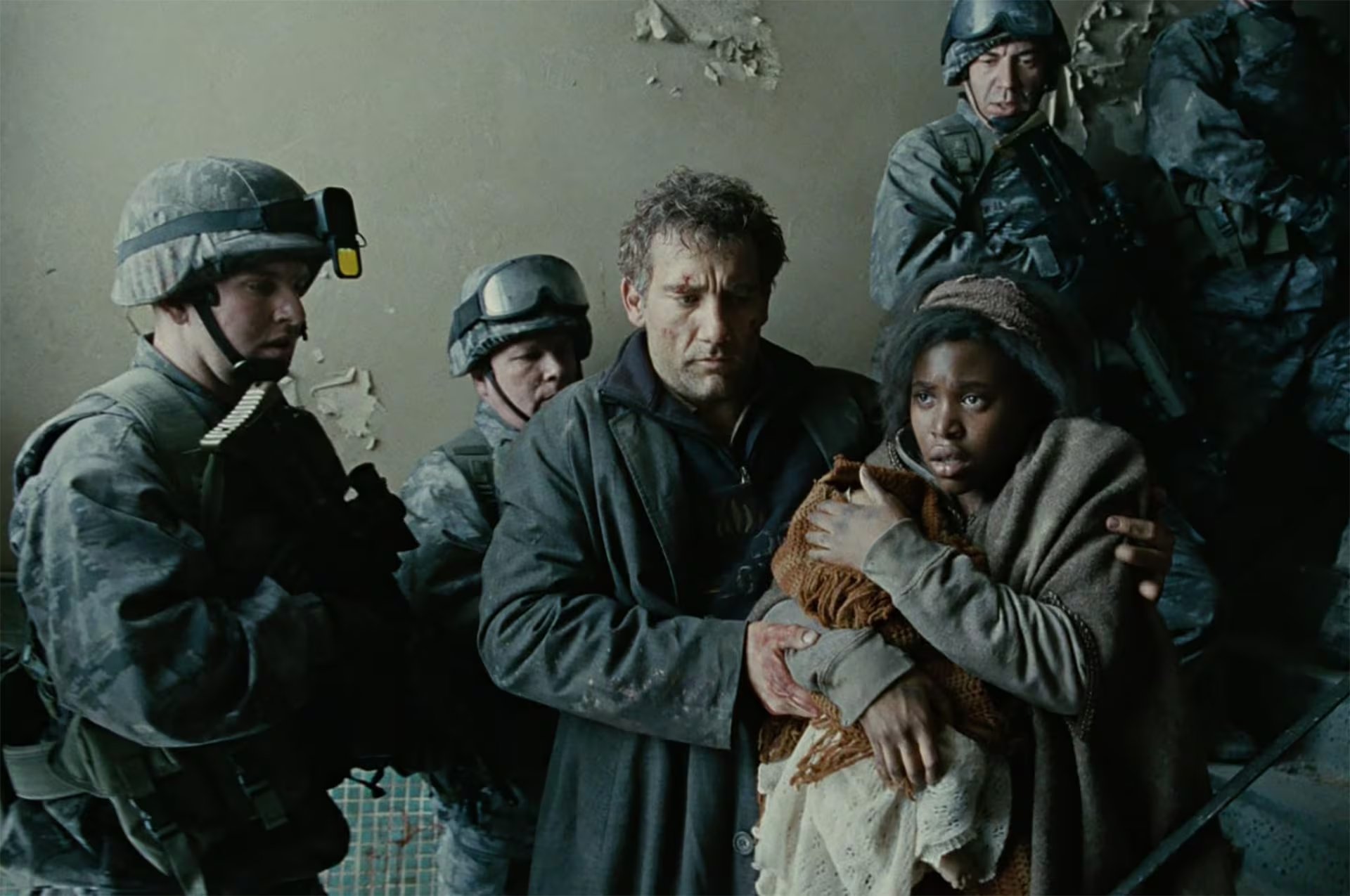 La película 'Niños del hombre' (2006), de Alfonso Cuarón, expuso en la ficción un futuro distópico donde han dejado de nacer niños