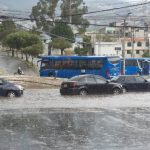 Lluvias intensas inundan el Metro de Quito y complican el tránsito en La Y y El Condado