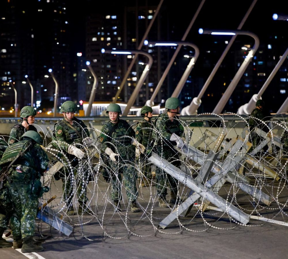 Alambre-de-puas-y-barricadas-Taiwan-ensayo-ejerci-scaled-1