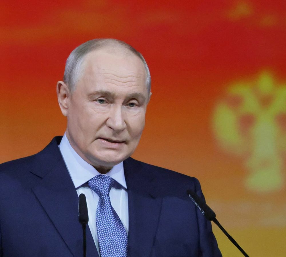 Apremiado-por-el-deficit-Putin-decidio-elevar-los-scaled-1