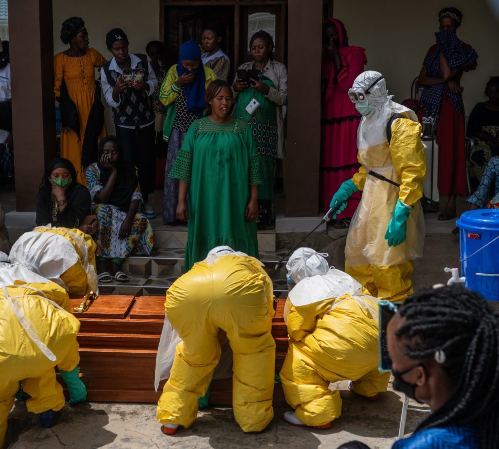 Dolor-caos-y-mas-contagios-de-ebola-en-el-Congo-scaled-1