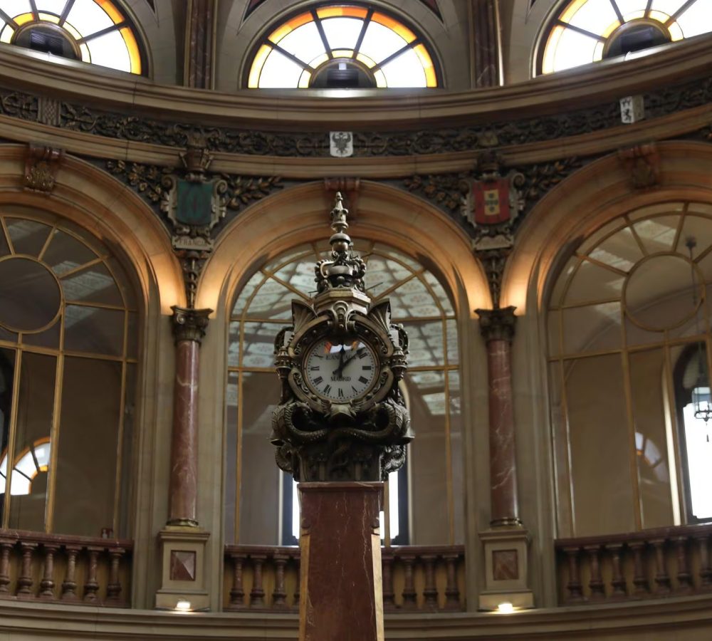 El-Ibex-35-mantiene-los-18.000-puntos-pese-a-abrir