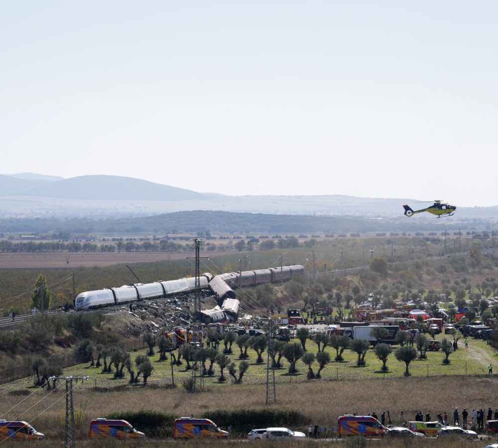 El-choque-de-dos-trenes-de-alta-velocidad-en-Toled-scaled-1