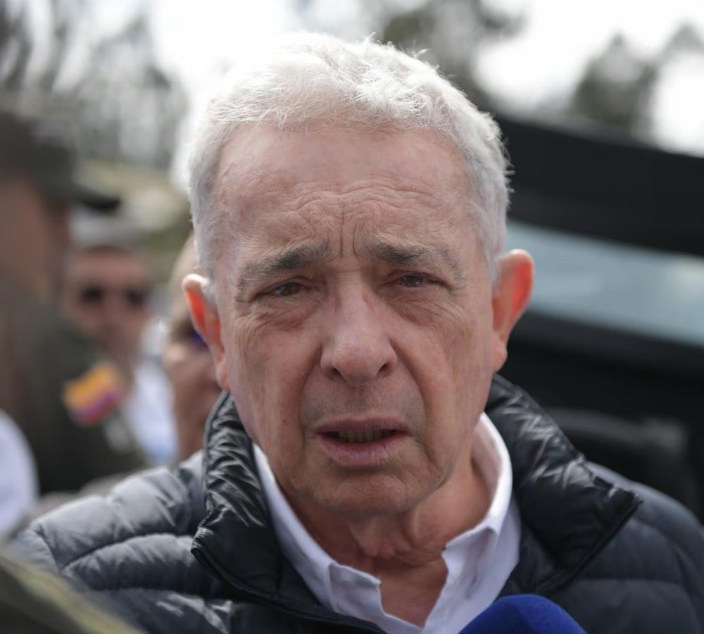 El-expresidente-de-Colombia-Alvaro-Uribe-citado-a