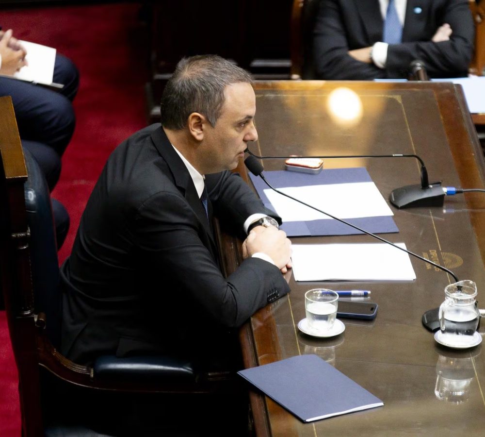 El-jefe-del-Gabinete-de-Argentina-niega-haber-come